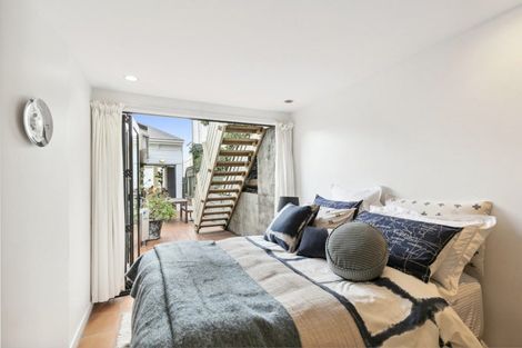 Photo of property in 19 Shannon Street, Mount Victoria, Wellington, 6011