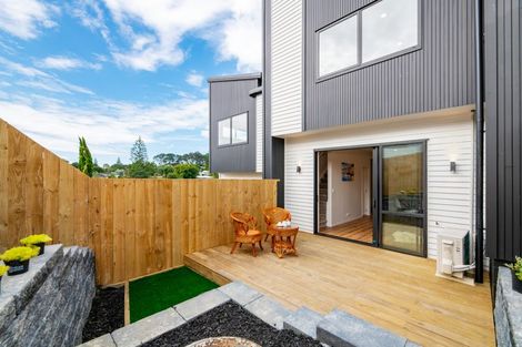 Photo of property in 23b Crystal Avenue, Glendene, Auckland, 0602