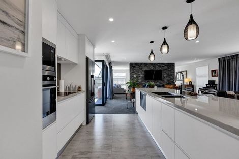 Photo of property in 3 Tupare Place, Highlands Park, New Plymouth, 4312