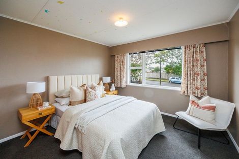 Photo of property in 4 Ellesmere Crescent, Highbury, Palmerston North, 4412