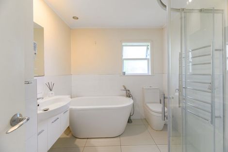 Photo of property in 30 Seon Place, Birkdale, Auckland, 0626