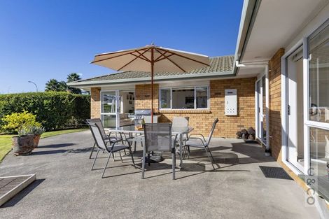 Photo of property in 2 Applemoors Way, Riverhead, 0820