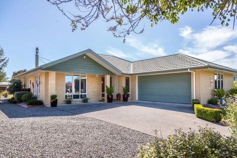 Photo of property in 20 Philip Street, Carterton, 5713