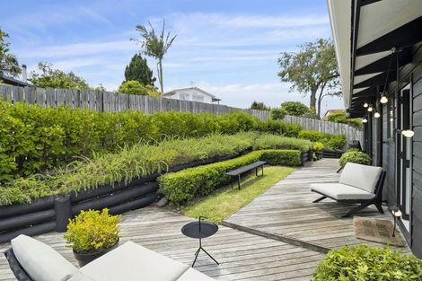 Photo of property in 2/87 Nigel Road, Browns Bay, Auckland, 0630