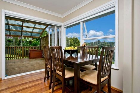 Photo of property in 10 Paragon Avenue, Beach Haven, Auckland, 0626