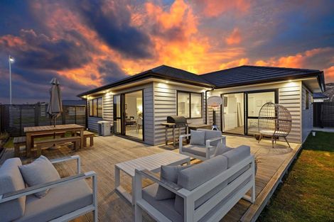 Photo of property in 53 Buddle Road, Wallaceville, Upper Hutt, 5018