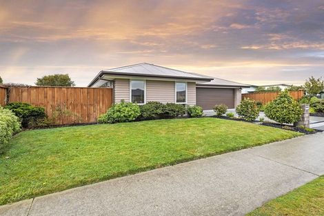 Photo of property in 100 Shillingford Boulevard, Rolleston, 7615