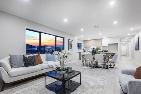 Photo of property in 8 Vogwill Road, Kumeu, 0810