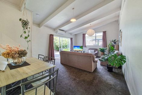 Photo of property in 16 Lawrence Street, Newtown, Wellington, 6021