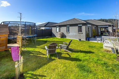 Photo of property in 24 Te Kaeaea Crescent, Wallaceville, Upper Hutt, 5018