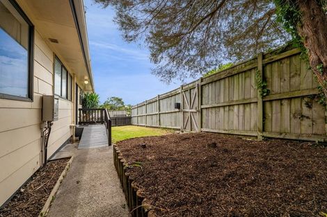 Photo of property in 33 Riversdale Drive, Merrilands, New Plymouth, 4312
