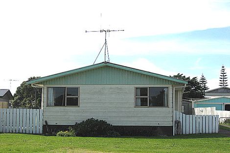 Photo of property in 80 Hinau Street, Castlecliff, Whanganui, 4501