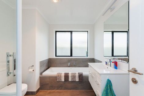 Photo of property in 197 Pacific Drive, Fitzherbert, Palmerston North, 4410