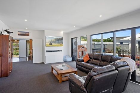 Photo of property in 27 Raukawa Road, Peka Peka, Waikanae, 5391