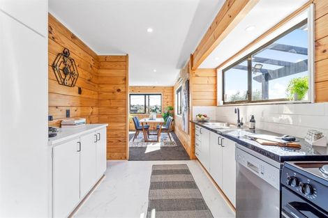 Photo of property in 1/80 Browns Bay Road, Rothesay Bay, Auckland, 0630