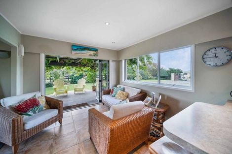 Photo of property in 2 Gatland Road, Opaheke, Papakura, 2113