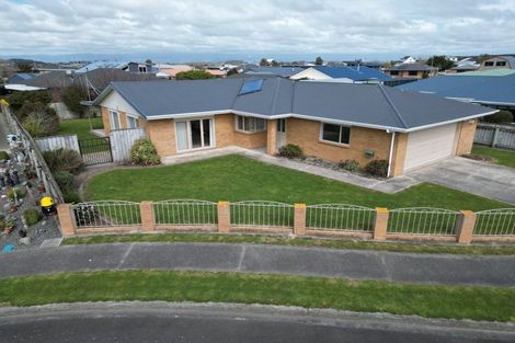 Photo of property in 6 Teppett Place, Foxton Beach, Foxton, 4815