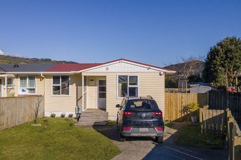 Photo of property in 32 Davidson Crescent, Tawa, Wellington, 5028