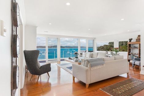 Photo of property in 27 Wellington Street, Russell, 0202