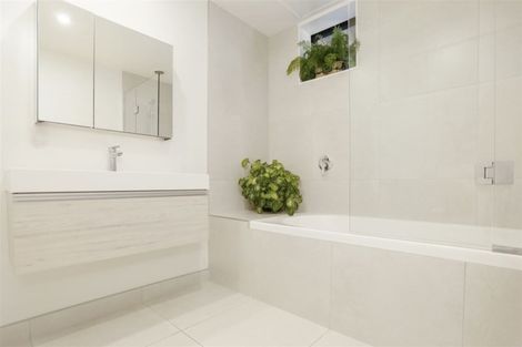 Photo of property in Sugar Lane Apartments, 13/31 Rawene Road, Birkenhead, Auckland, 0626