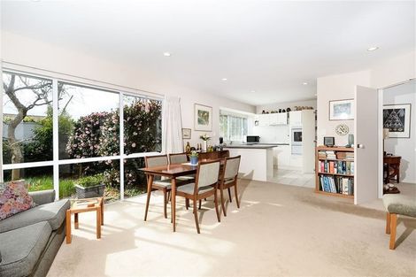 Photo of property in 22 Suncrest Drive, West Harbour, Auckland, 0618