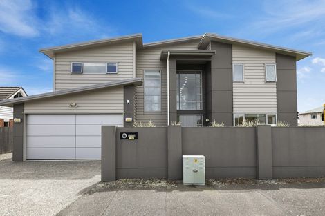 Photo of property in 60 Whites Line West, Woburn, Lower Hutt, 5010