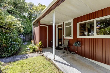 Photo of property in 9 Whitby Place, Westown, New Plymouth, 4310