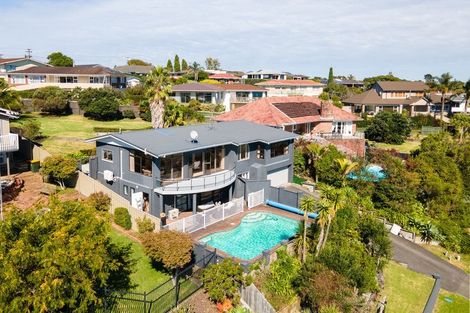 Photo of property in 25 Coates Road, Cockle Bay, Auckland, 2014