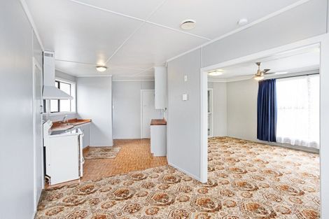 Photo of property in 18 Kilmarnock Street, Wallacetown, 9816