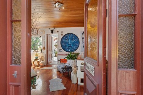 Photo of property in 75 Morley Street, New Plymouth, 4310