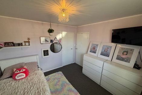 Photo of property in 1/89 Bruce Mclaren Road, Henderson, Auckland, 0612