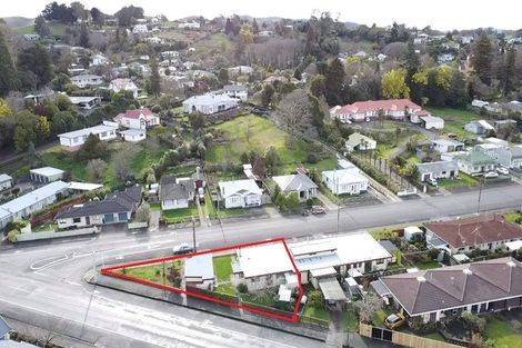 Photo of property in 1 Waverley Street, Waipawa, 4210