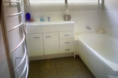 Photo of property in 1/4 Shakespeare Road, Milford, Auckland, 0620