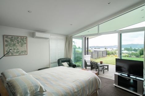 Photo of property in 13 Pukenamu Road, Rainbow Point, Taupo, 3330