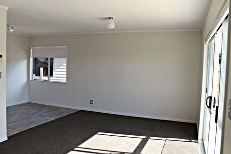 Photo of property in 1/8 Benchmark Drive, Massey, Auckland, 0614
