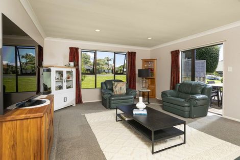 Photo of property in 11 Windfall Grove, Greenhithe, Auckland, 0632