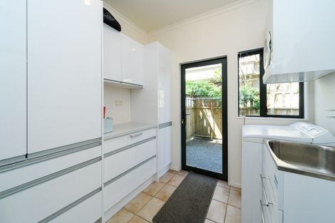 Photo of property in 5 The Strand, Fitzherbert, Palmerston North, 4410