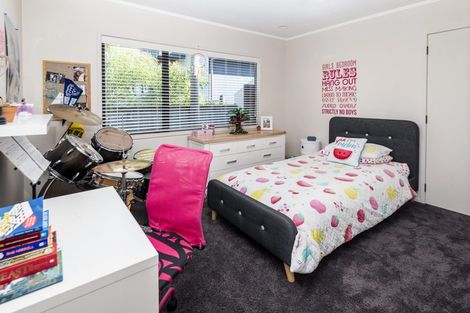 Photo of property in 2/12 Waller Avenue, Bucklands Beach, Auckland, 2012