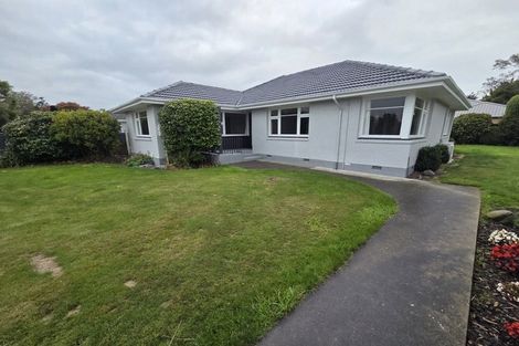 Photo of property in 11 Grimseys Road, Redwood, Christchurch, 8051