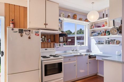 Photo of property in 9 Duncan Street, Waikawa Beach, Levin, 5573