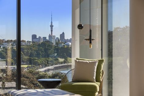 Photo of property in 92 Paritai Drive, Orakei, Auckland, 1071