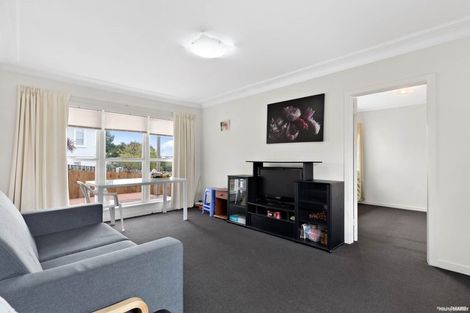Photo of property in 1/53 Bruce Road, Glenfield, Auckland, 0629