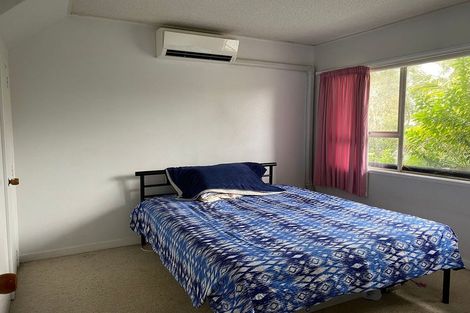 Photo of property in 2/366a Glenfield Road, Glenfield, Auckland, 0629