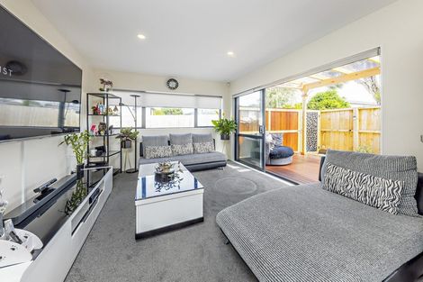 Photo of property in 3a Hinton Place, Weymouth, Auckland, 2103