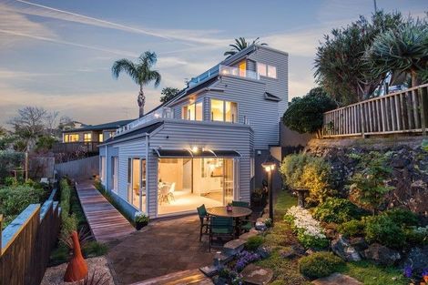 Photo of property in 99a Queen Street, Northcote Point, Auckland, 0627