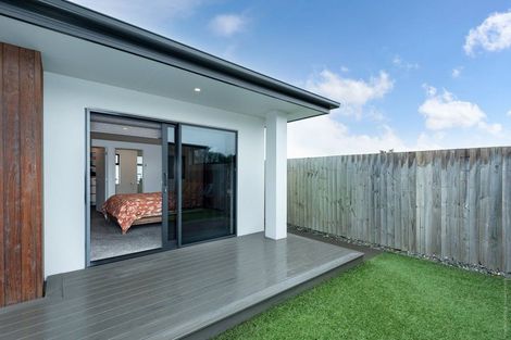 Photo of property in 14 Blue Gum Place, New Brighton, Christchurch, 8083