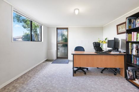 Photo of property in 17 Salmond Place, Dinsdale, Hamilton, 3204