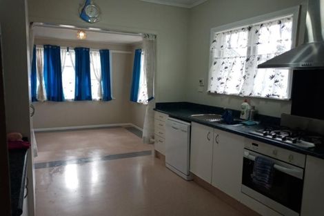 Photo of property in 11 Savage Crescent, Upper Hutt Central, Upper Hutt, 5018