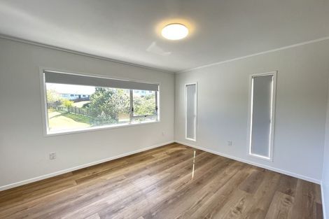 Photo of property in 19 Lancelot Place, Glenfield, Auckland, 0629