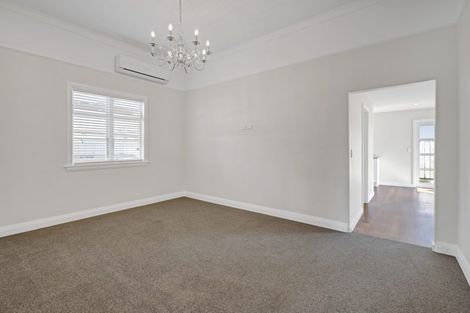 Photo of property in 16 Maire Street, Inglewood, 4330